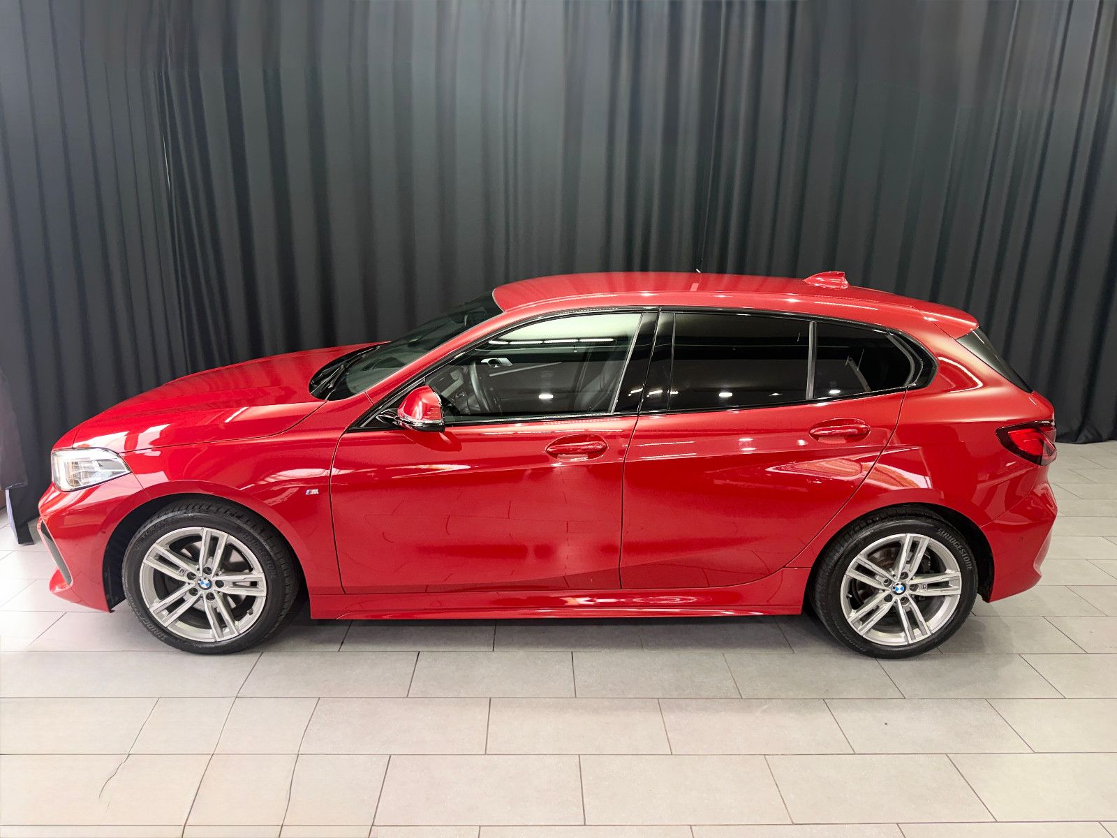 Fahrzeugabbildung BMW 118 d M Sport|HIFI|RF-CAM|DIG-TACHO|NAVI