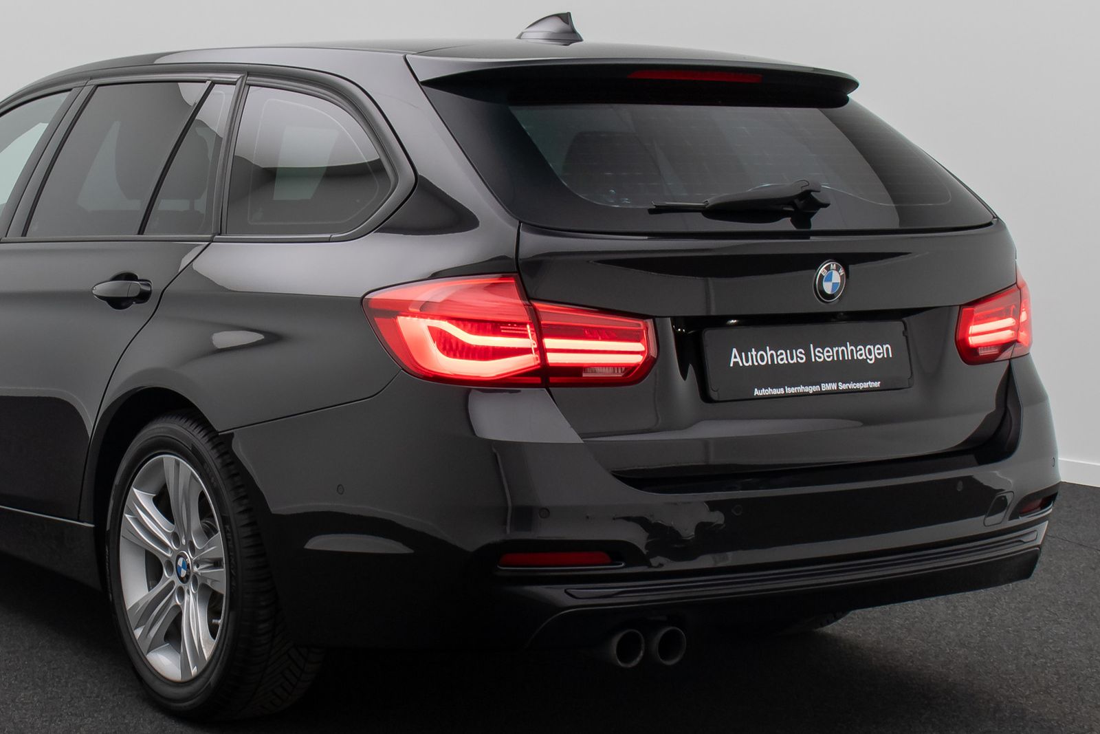 Fahrzeugabbildung BMW 320i Sport Line Kamera NaviPro Alarm Individual