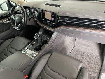 Volkswagen Touareg - 12
