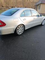 Mercedes-Benz Mercedes Benz w211 e200 NGT - Mercedes-Benz E 200 mit CNG-Antrieb: Automatik