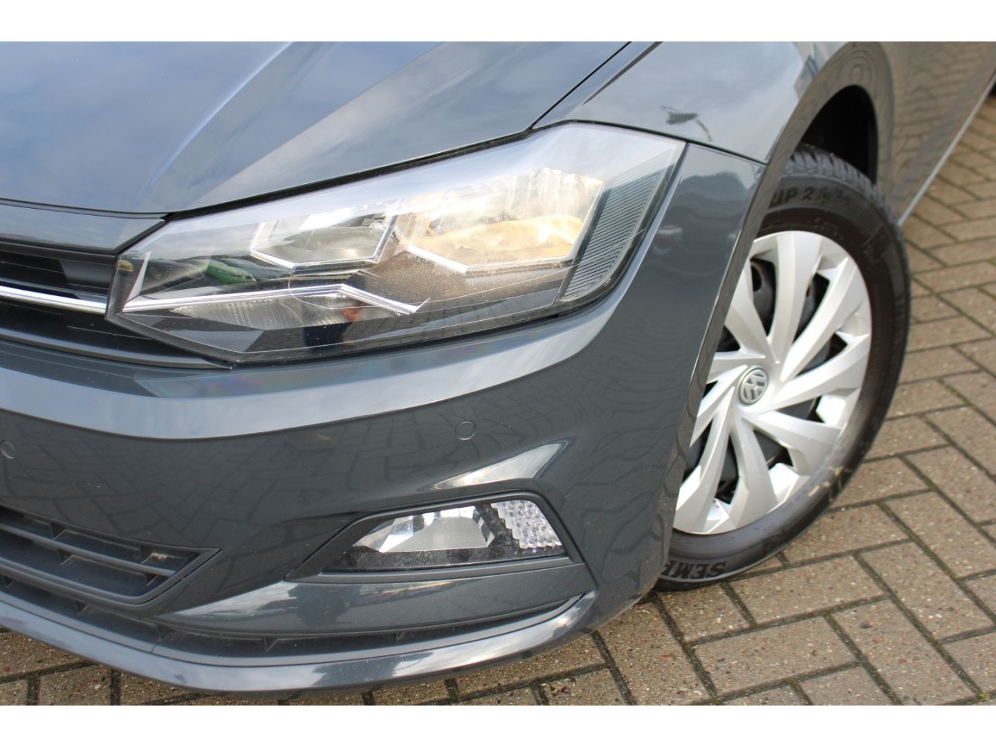 Fahrzeugabbildung Volkswagen Polo VI Comfortline Navi TWA GRA PDC Radio/CD 8