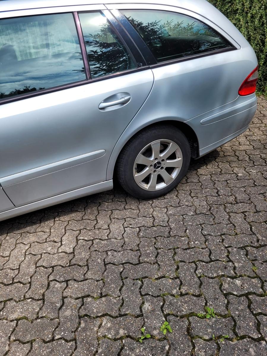 Mercedes-Benz E220 2005 — photo 10