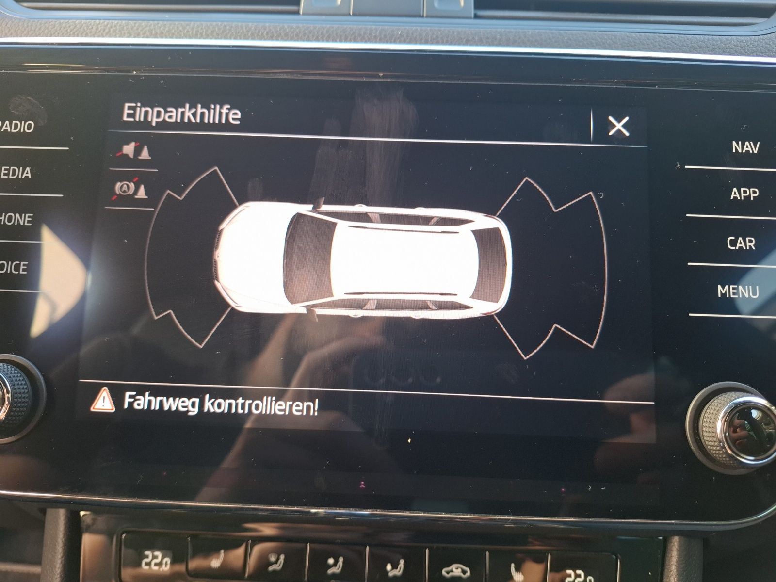 Fahrzeugabbildung SKODA Superb Combi TDI Sportline DSG Matrix Navi AID A