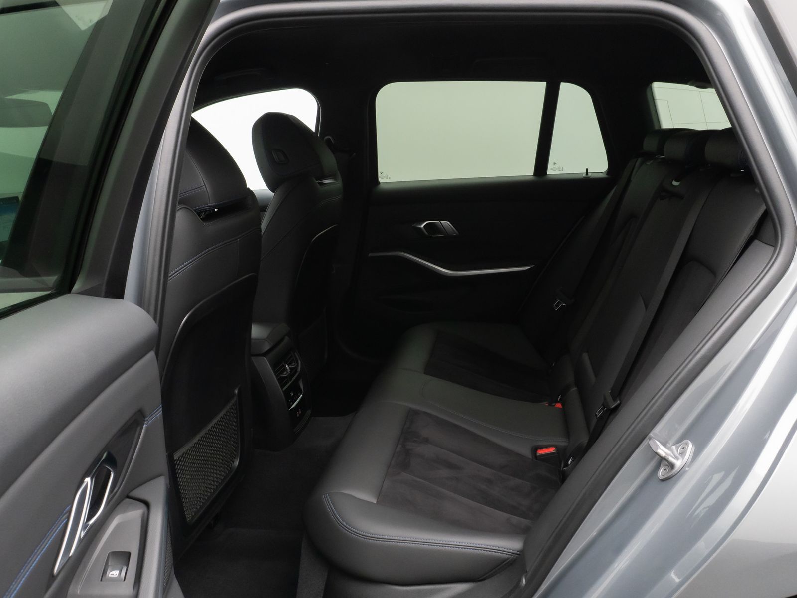 Fahrzeugabbildung BMW 330i xD M Sport Kamera HUD DAB HiFi Parks 19Zoll