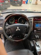 Mitsubishi Pajero 3,2 DI-D 4WD Top Automatik Top - gebrauchte Mitsubishi Pajero aus dem Jahr 2016