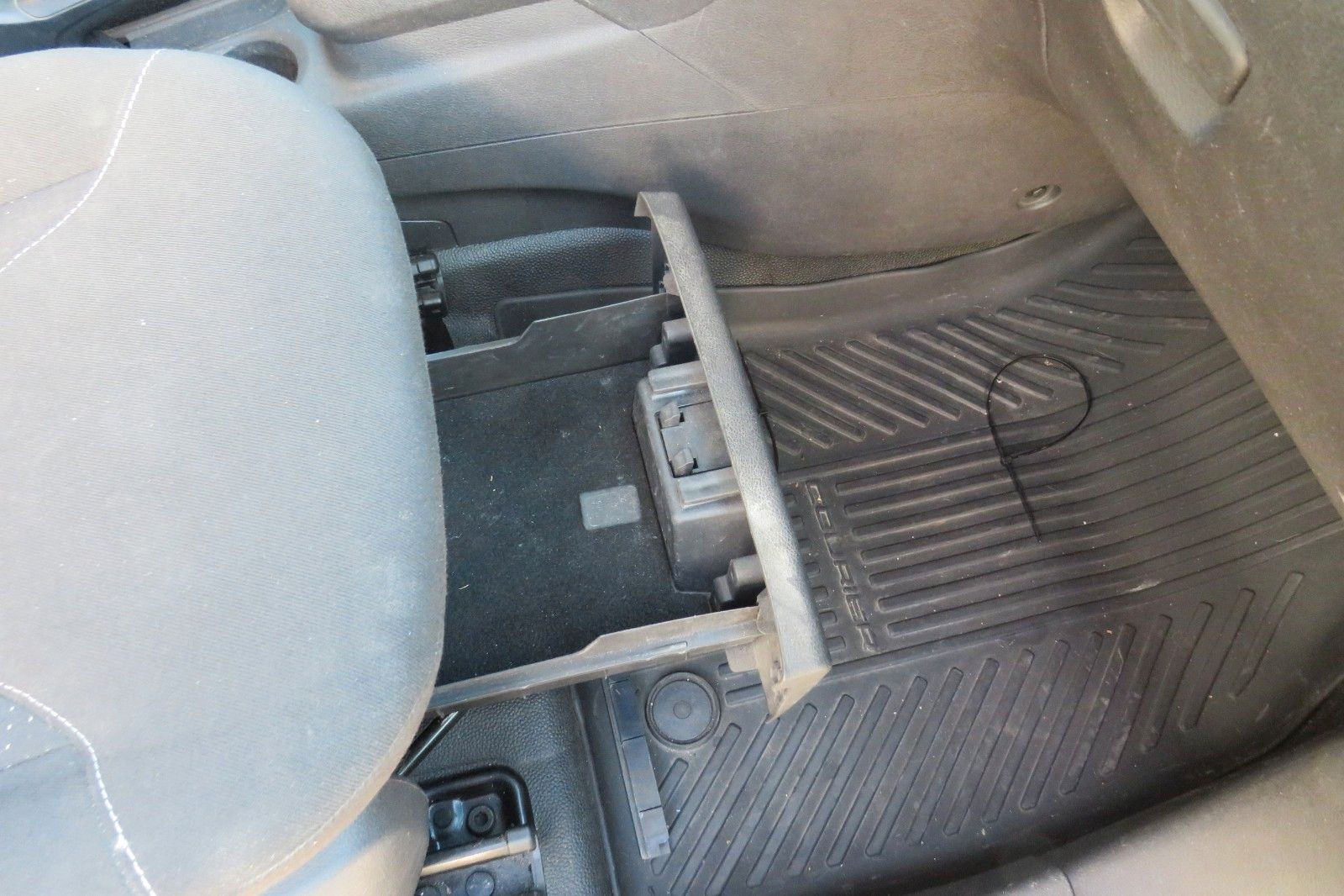 Fahrzeugabbildung Ford Transit Courier KASTEN KLIMA FLÜGEL 1.HD