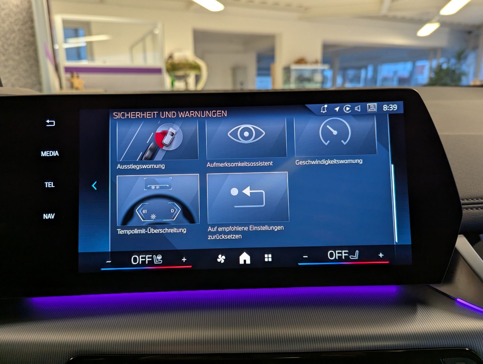 BMW 223 Active Tourer i xD M-Sport Pano H/K 360° AHK - Image 30