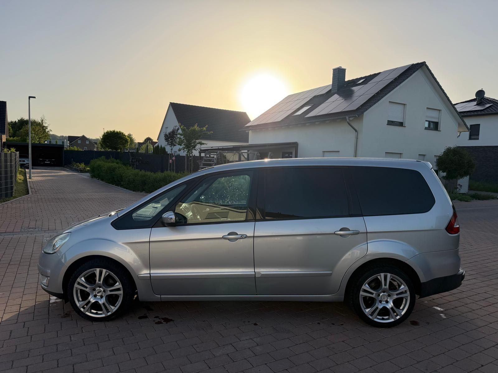 Ford Galaxy 2006 — rear view