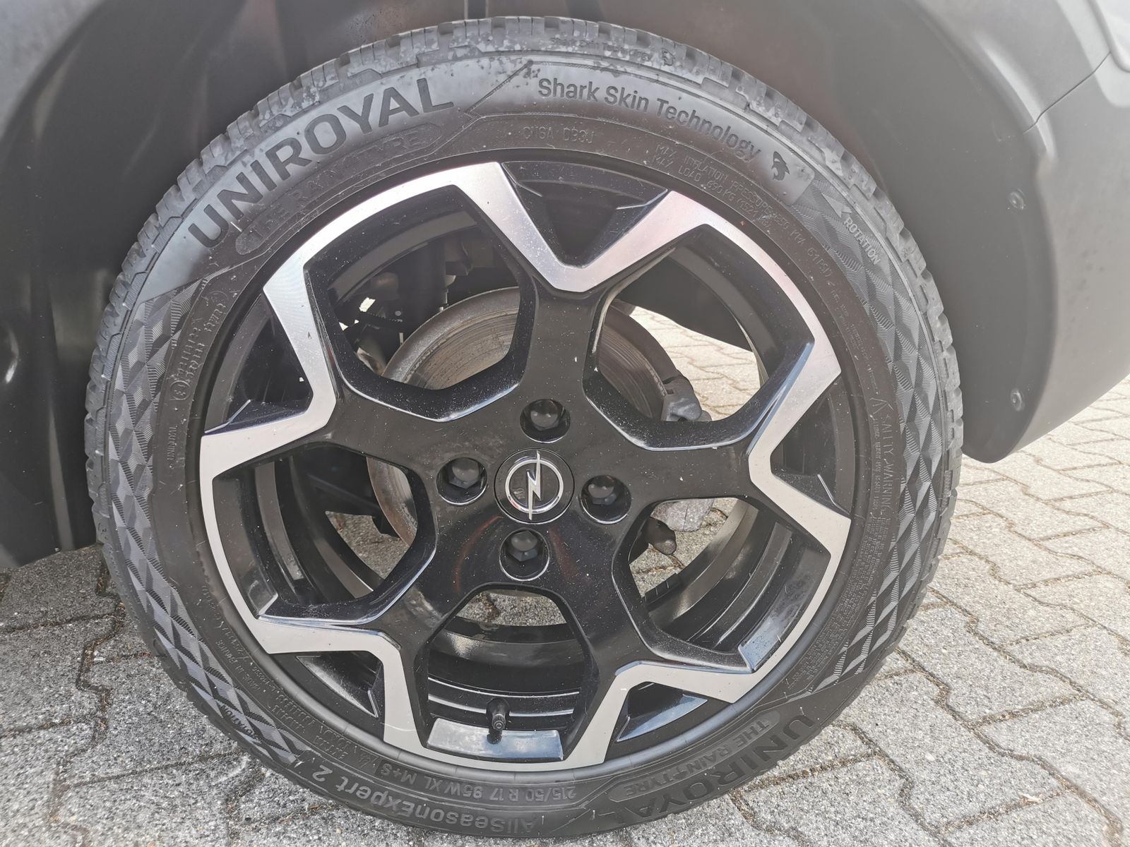 Fahrzeugabbildung Opel Crossland Ultimate*SHZ*PDC+Cam*Head-Up*Navi*