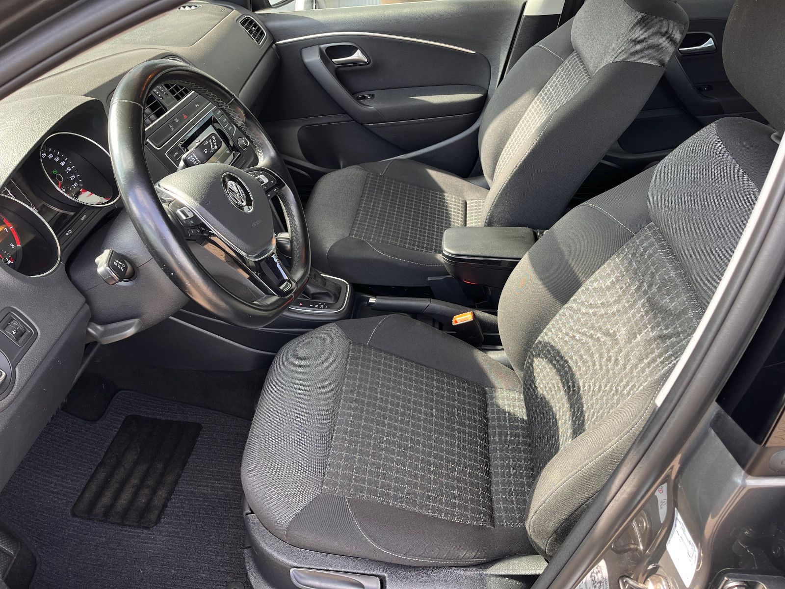 Fahrzeugabbildung Volkswagen Polo V Comfortline BMT/Start-Stopp/ Automatik