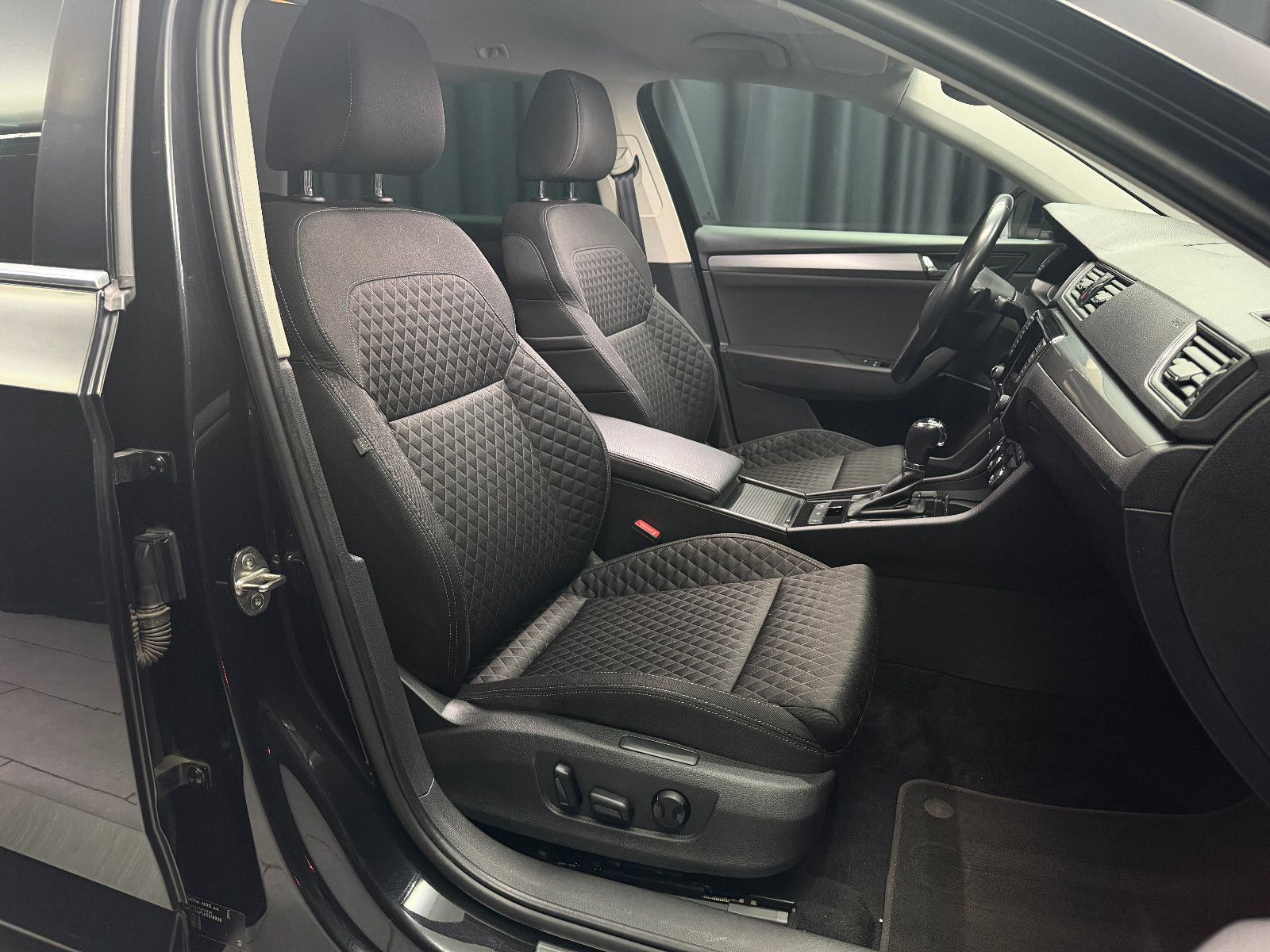 Fahrzeugabbildung SKODA Superb Combi Style |DSG|NAVI|MEMORY|ACC