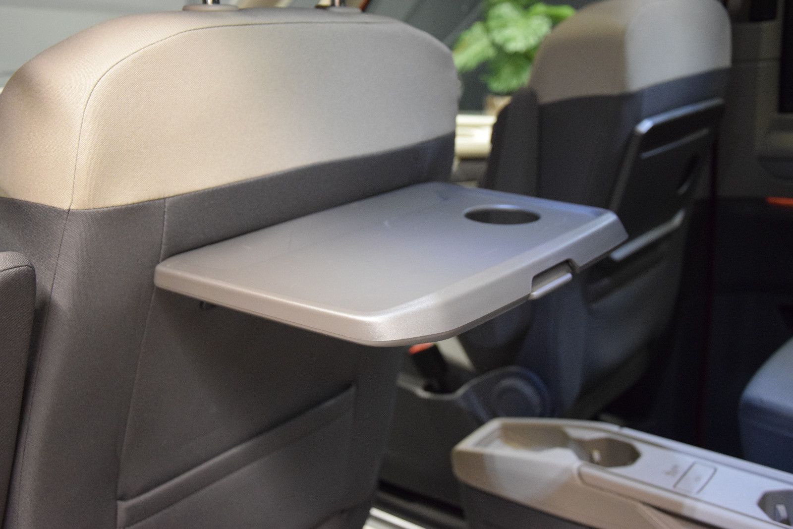 Fahrzeugabbildung Volkswagen T7 Multivan Edition lang Pano ACC vis-a-vis AHK