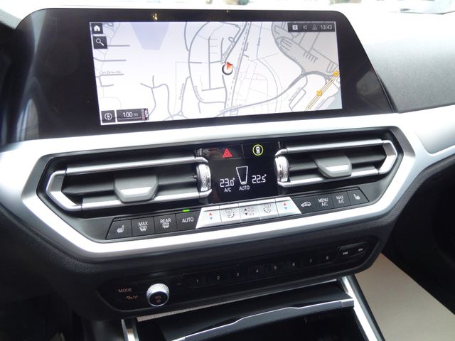 Fahrzeugabbildung BMW 330d xDrive Sport Line/Virtual/AHK/Kam/Leder/1.H