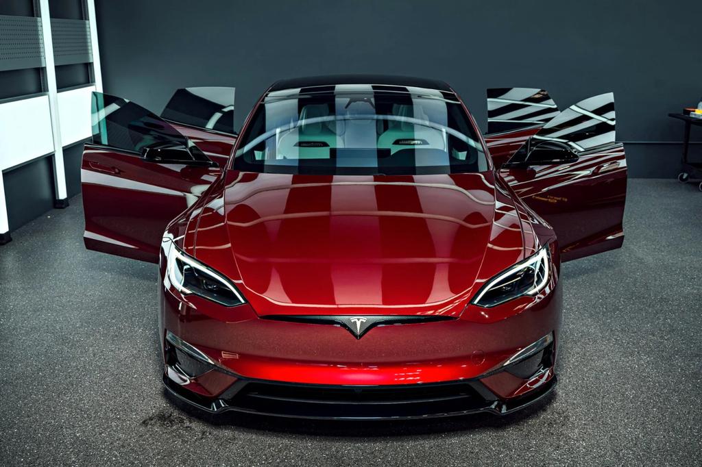 Tesla Model S PLAID SIGNATURE 1 of 250 -EUROPE VERSION
