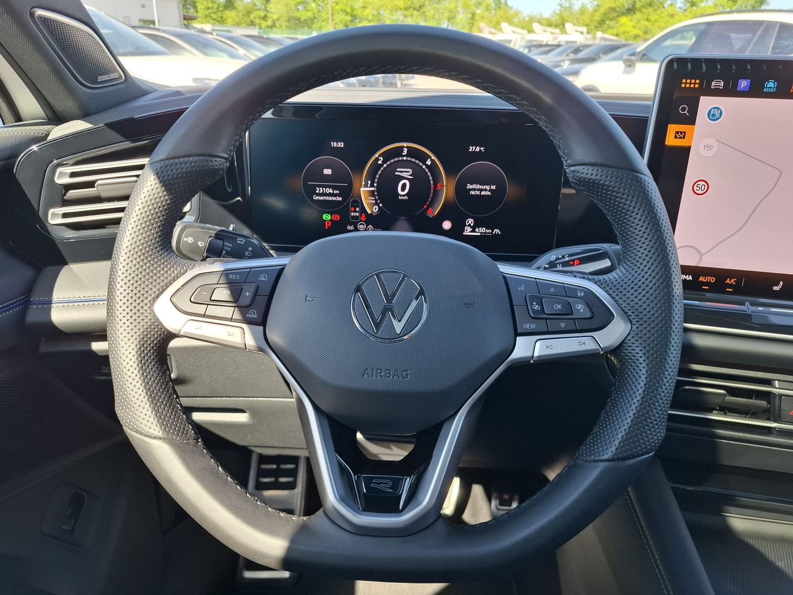 Fahrzeugabbildung Volkswagen Tiguan 2.0 TDI 4M R-Line BLACK*PAN*HK*AHK*MATRIX