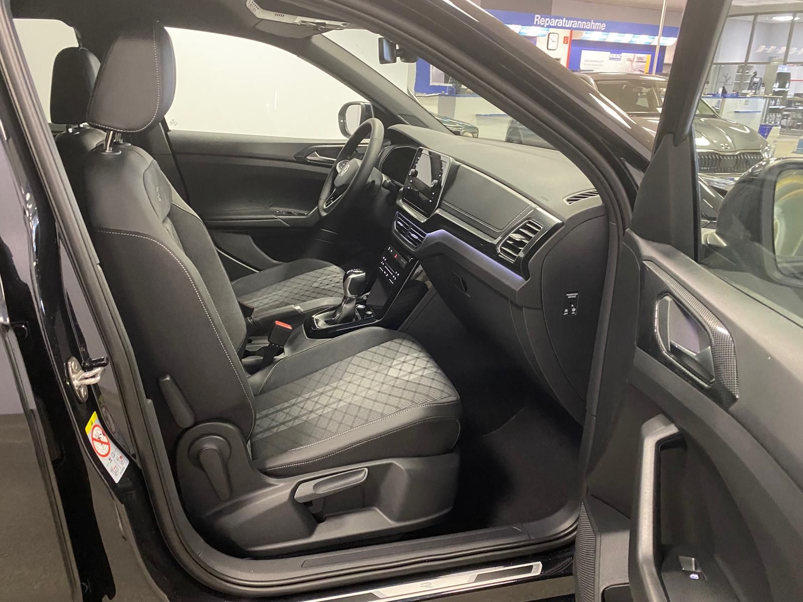 Fahrzeugabbildung Volkswagen T-Cross 1.5 TSI DSG BLACK STYLE R-Line+AHK+ACC++