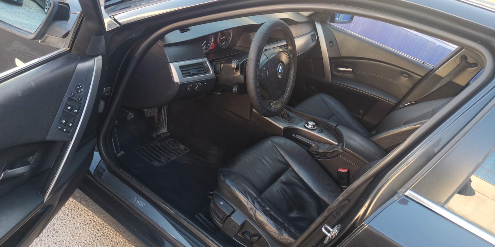 BMW 525 2005 — interior