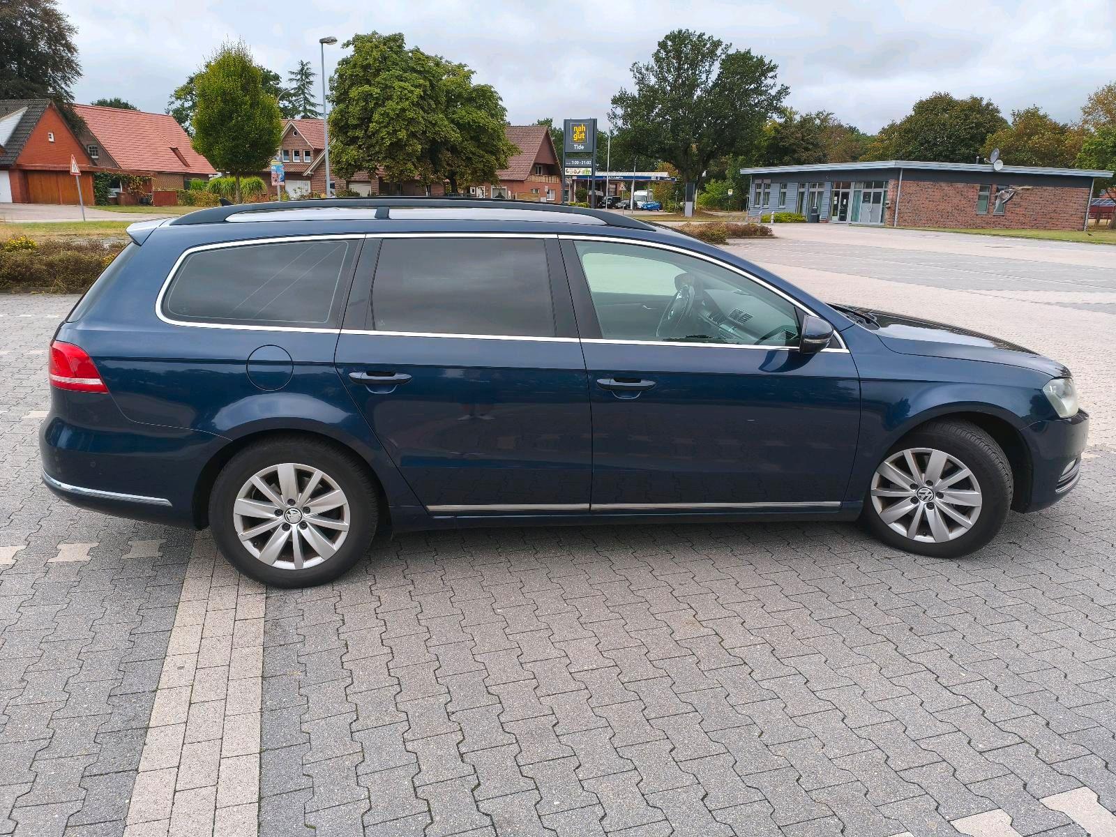 Volkswagen Passat 2011 — interior