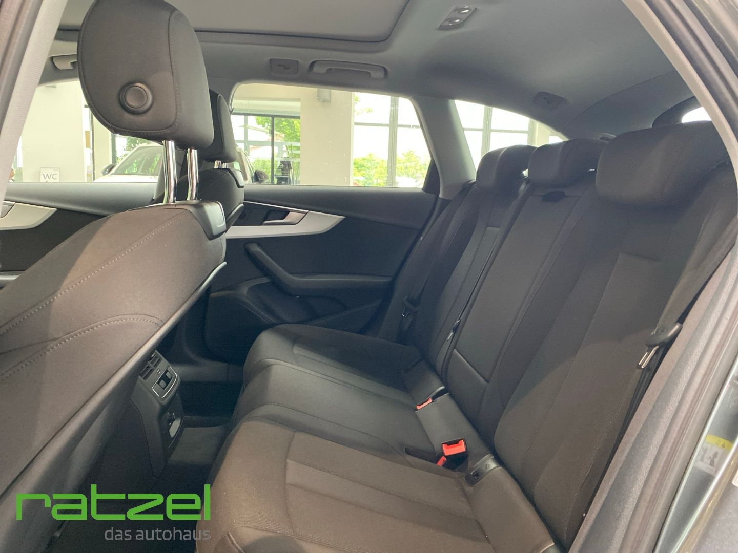 Fahrzeugabbildung Audi A4 2.0 TDI Avant S line 40 TDI S tronic El. Pano