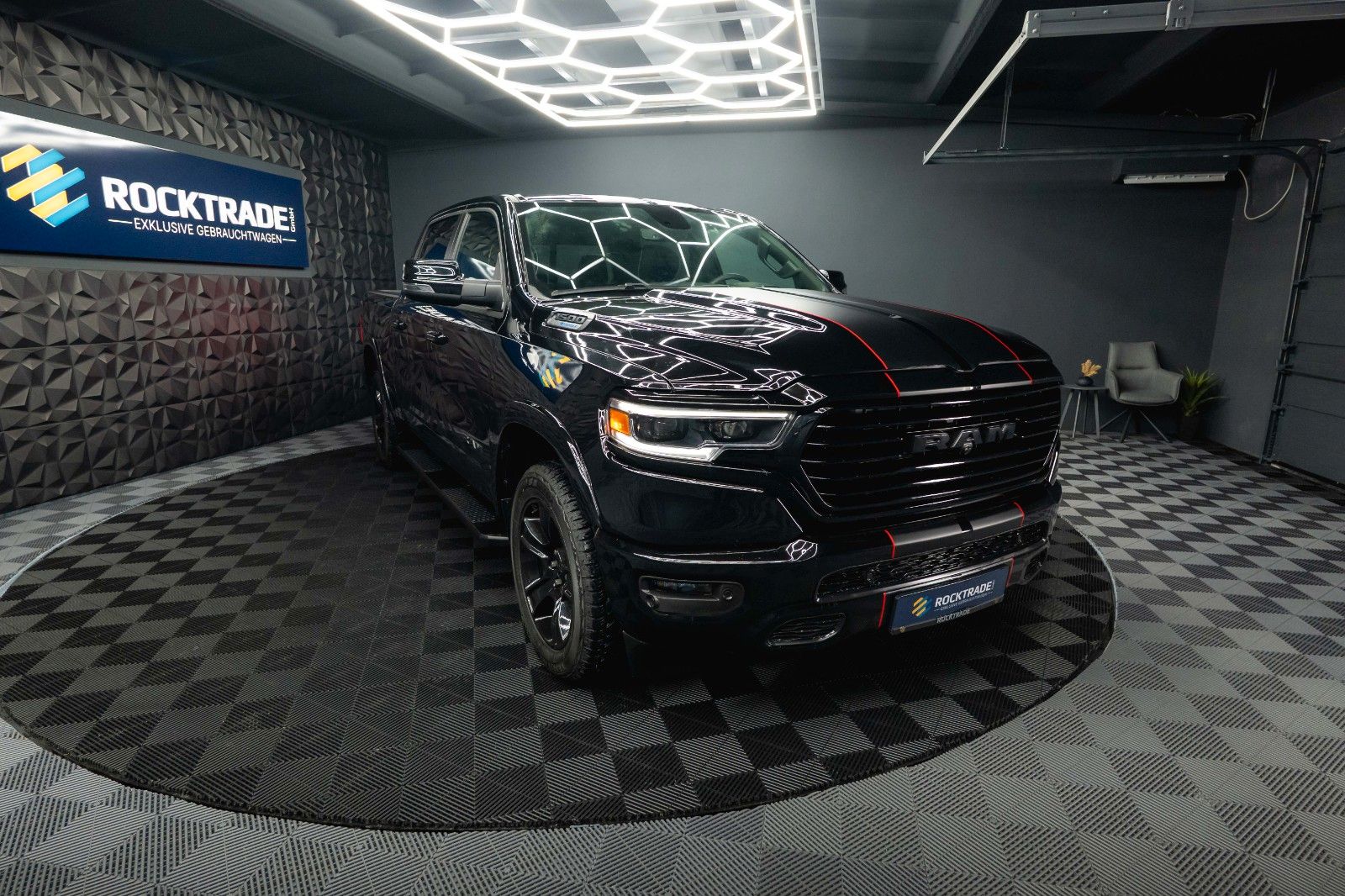 Fahrzeugabbildung Dodge RAM 5.7 V8 HEMI 4x4 LIMITED Style Night-Edition