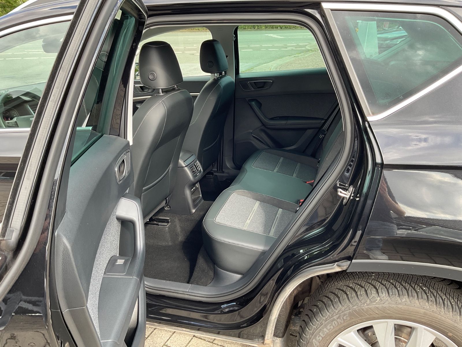 Fahrzeugabbildung SEAT Ateca 1.5 TSI Xperience DSG,Kamera,Navi,Carplay
