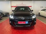 Volkswagen Tiguan Sport R Line/Xenon/AHK/Pano - Volkswagen Tiguan aus 2012 mit Diesel-Antrieb