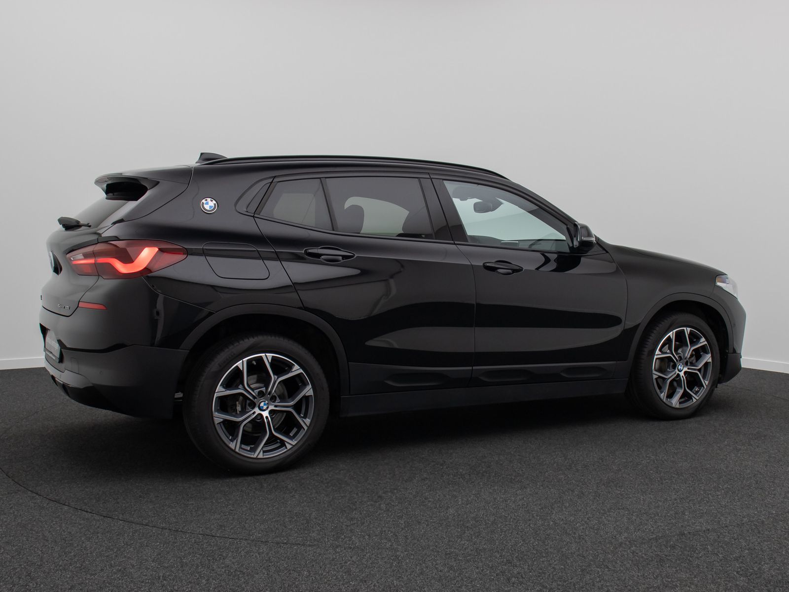 Fahrzeugabbildung BMW X2 sD18i Sport HiFi Kamera DAB Panorama 18Zoll