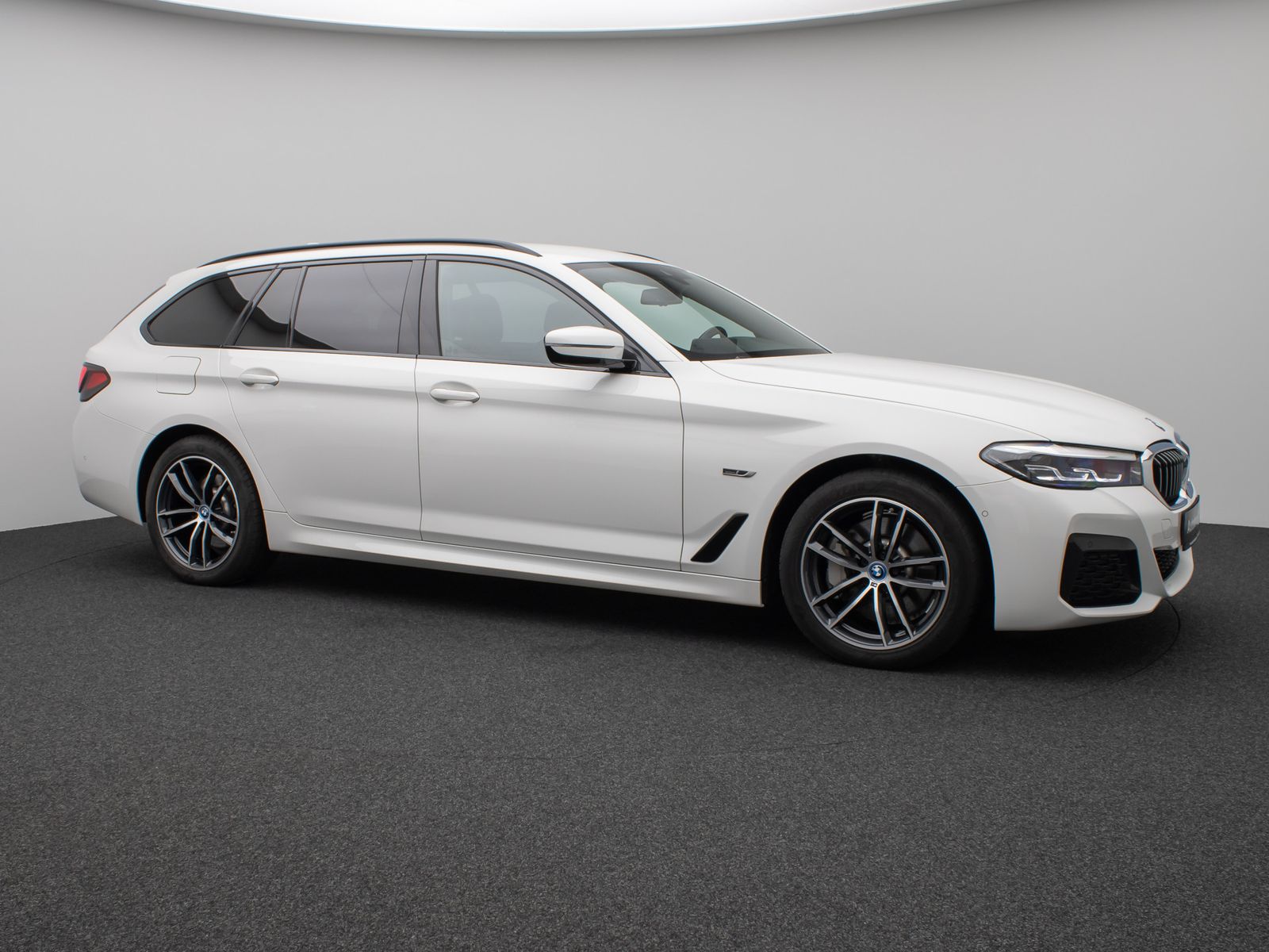 Fahrzeugabbildung BMW 530e M Sport Kamera DAB DrivAssist Komfort AHK