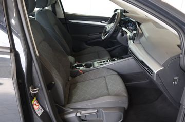 Volkswagen Golf VIII 2.0 TDI Life AID+ACC+KAM+CARPLAY