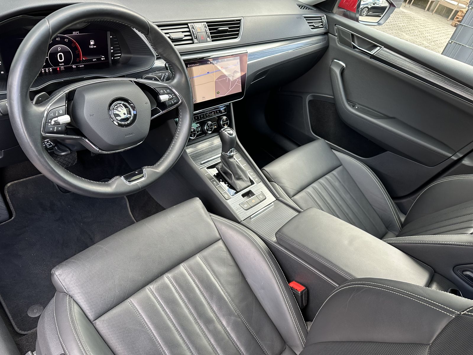 Fahrzeugabbildung SKODA Superb Combi 2.0 TDI DSG Premium Ed NAV+LED+PANO