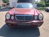 Mercedes-Benz Mercedes E240 2,4L V6 - gebrauchte Mercedes-Benz E 240 aus dem Jahr 2000