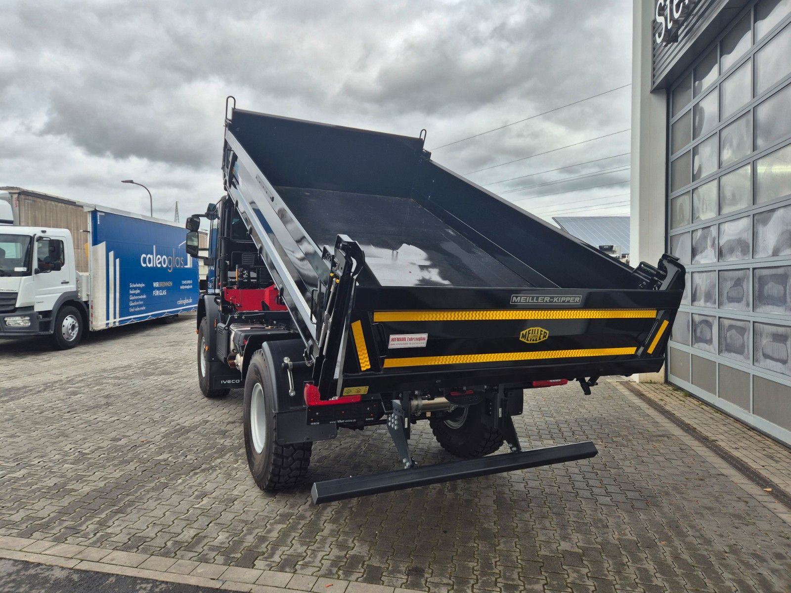 Fahrzeugabbildung Iveco Eurocargo ML150E32WS 4x4 Kran HMF 1130K Funk AHK