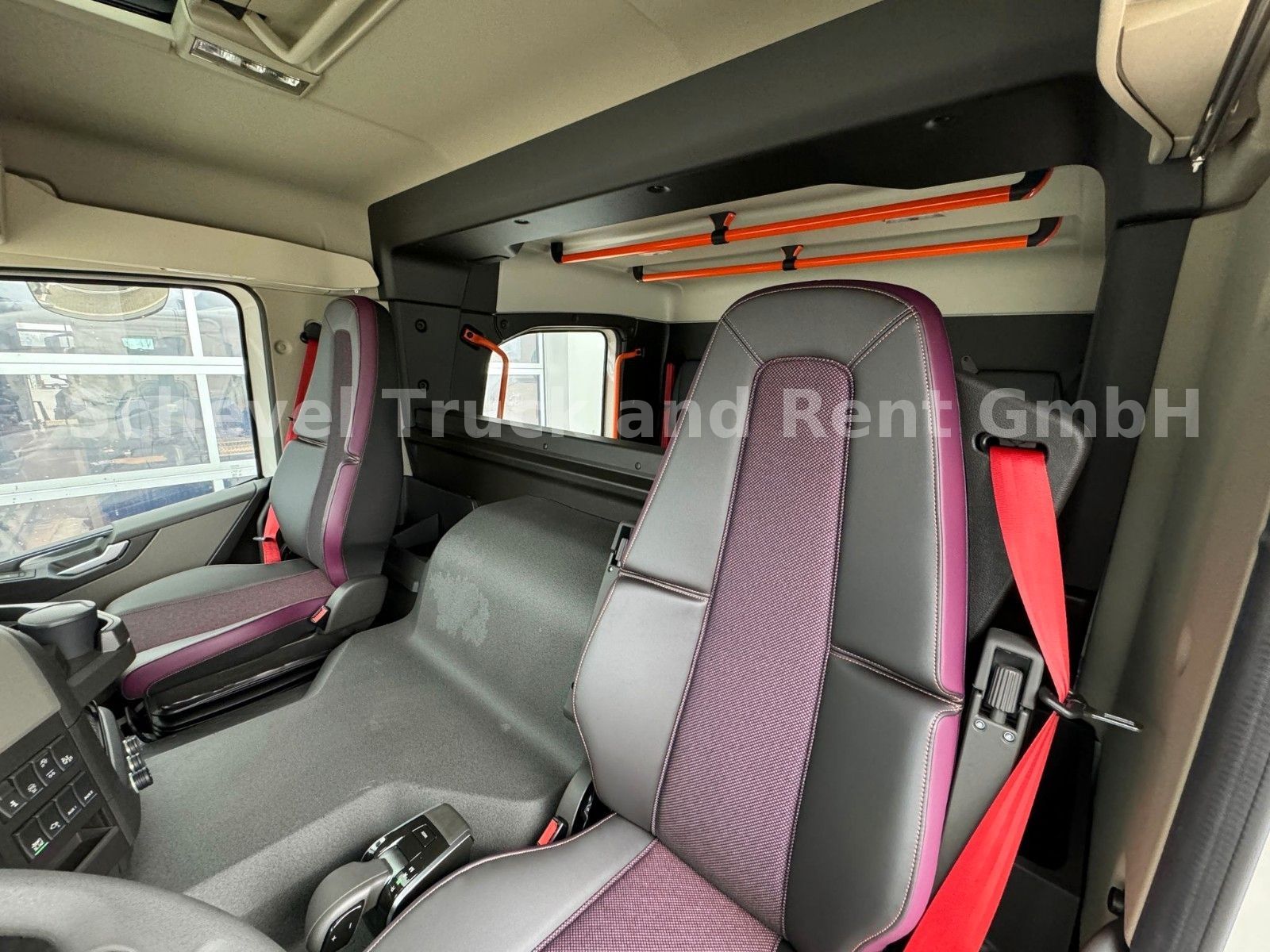 Fahrzeugabbildung Volvo FM 330 6x2 Doppelkabine Fahrgestell ADR