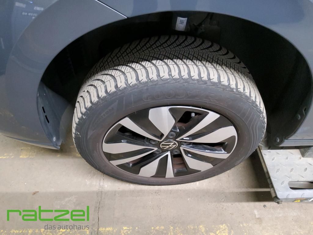 Fahrzeugabbildung Volkswagen Golf VIII Life 2.0 TDI DSG Navi AHK Kamera ACC L