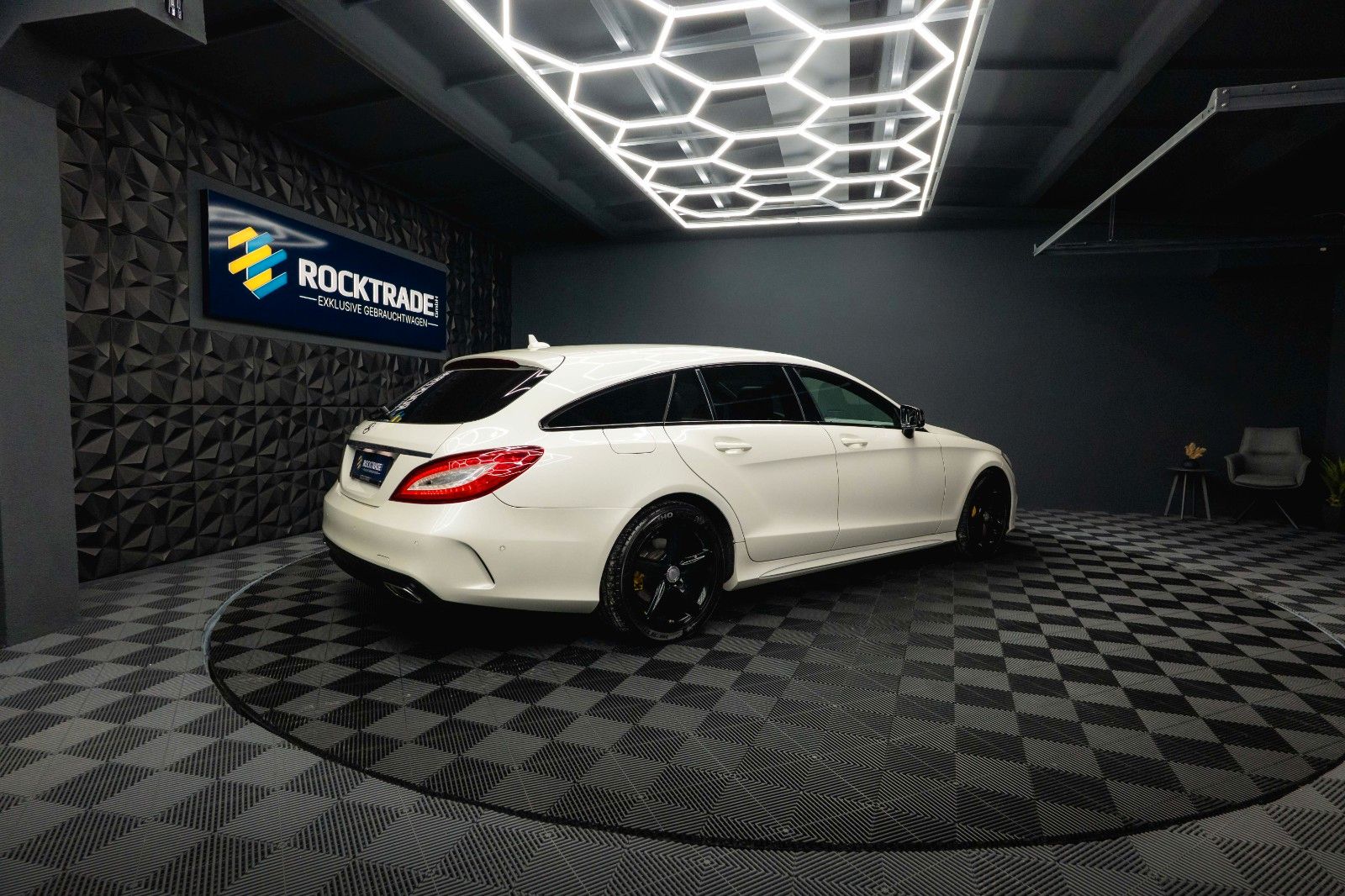 Fahrzeugabbildung Mercedes-Benz CLS 400 Shooting Brake AMG Night-Paket Designo