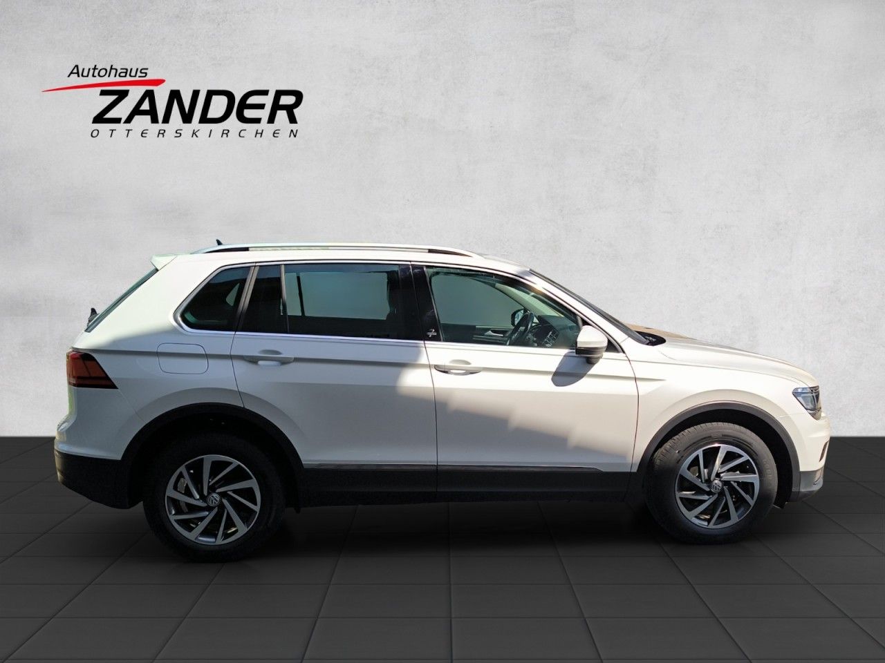 VW Tiguan Sound 4Motion AHK Navi - Bild 8