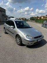 Ford Focus 1.8 TDCi (100CV) cat 5p. Zetec 93000k - Ford Focus: Zetec