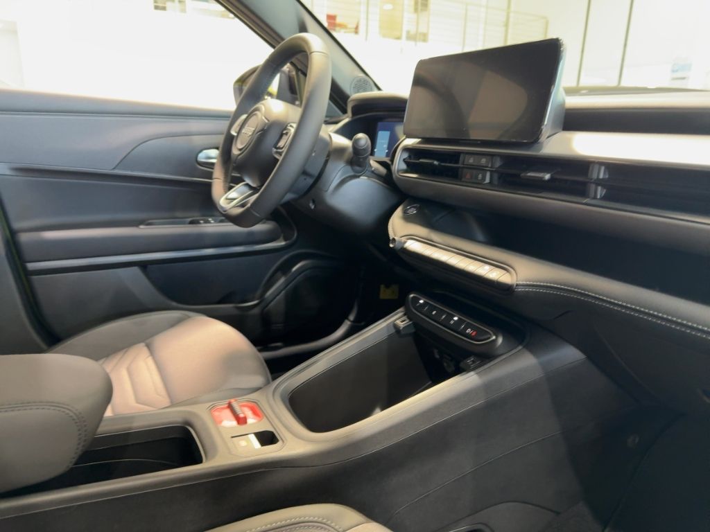 Fahrzeugabbildung Jeep Avenger Summit Electric WINTER MATRIX 360GRAD AC