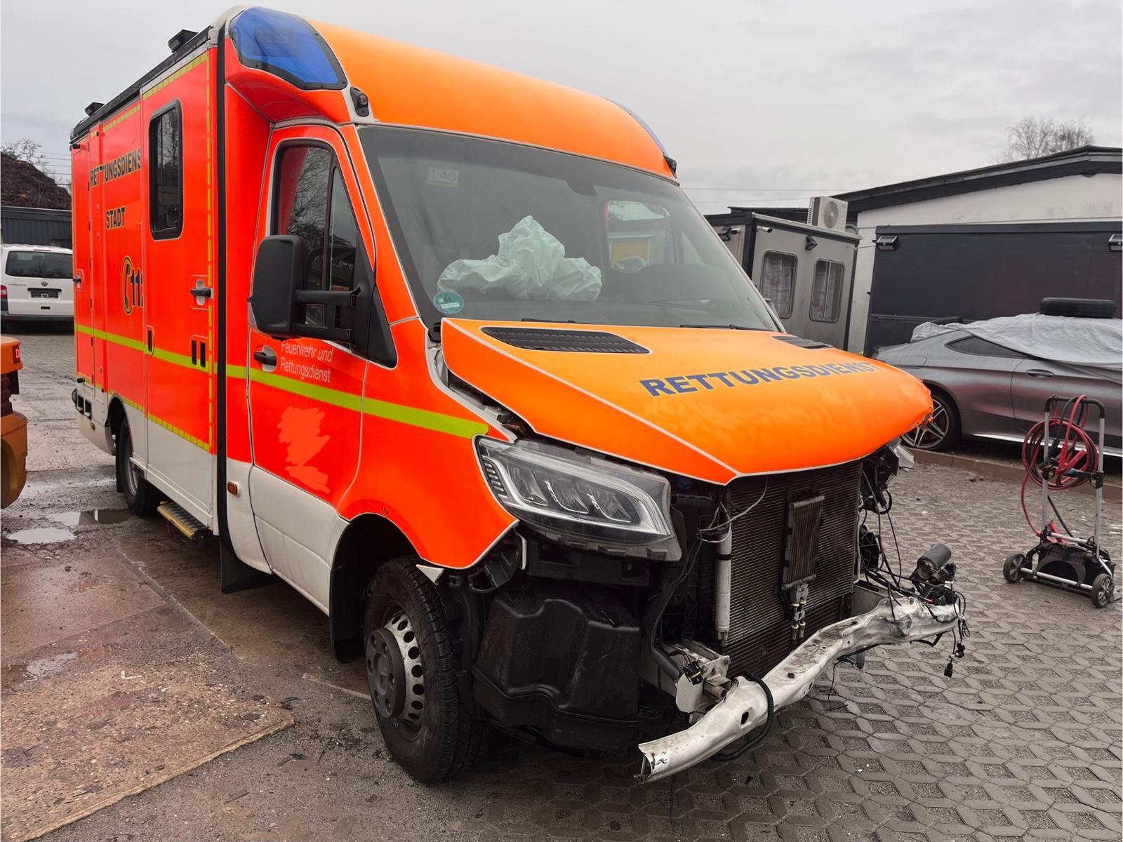 Mercedes-Benz Sprinter III RWD 516 CDI RTW KRANKENWAGEN