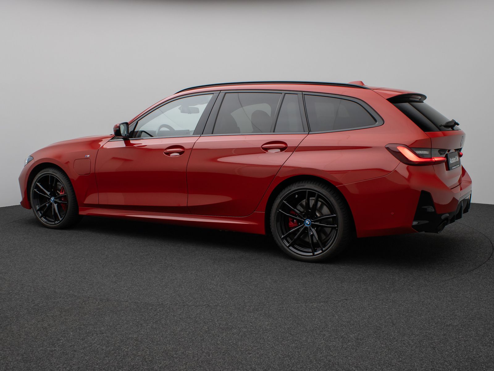 Fahrzeugabbildung BMW 330e M Sport Pro Panorama Kamera HUD H/K Komfort