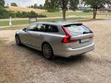 Volvo V90 D4 Inscription, Panorama, 8-fach Alu, scheck - silberne Volvo V90