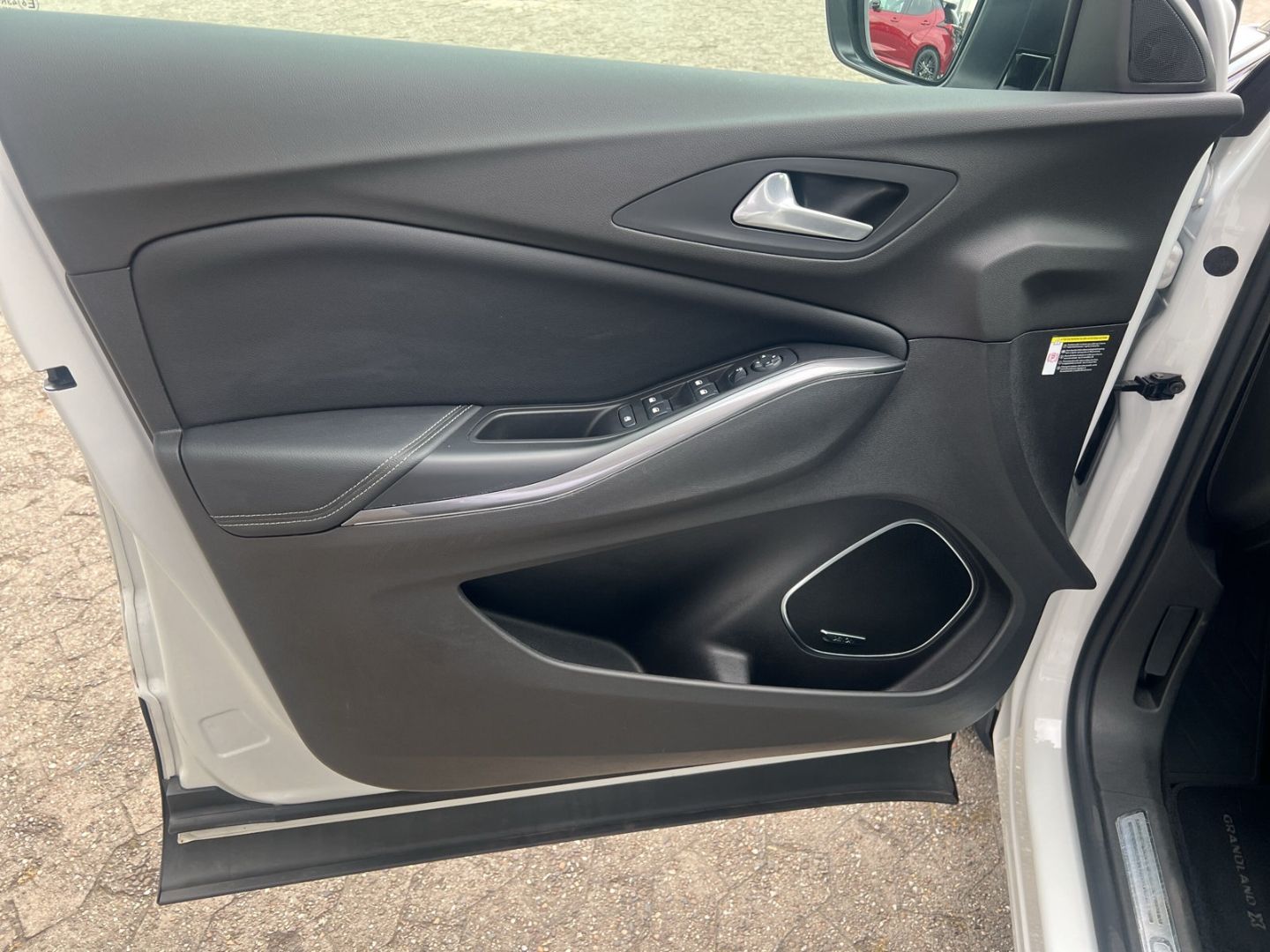 Fahrzeugabbildung Opel Grandland Ultimate 1.2 Turbo Navi Soundsystem 3
