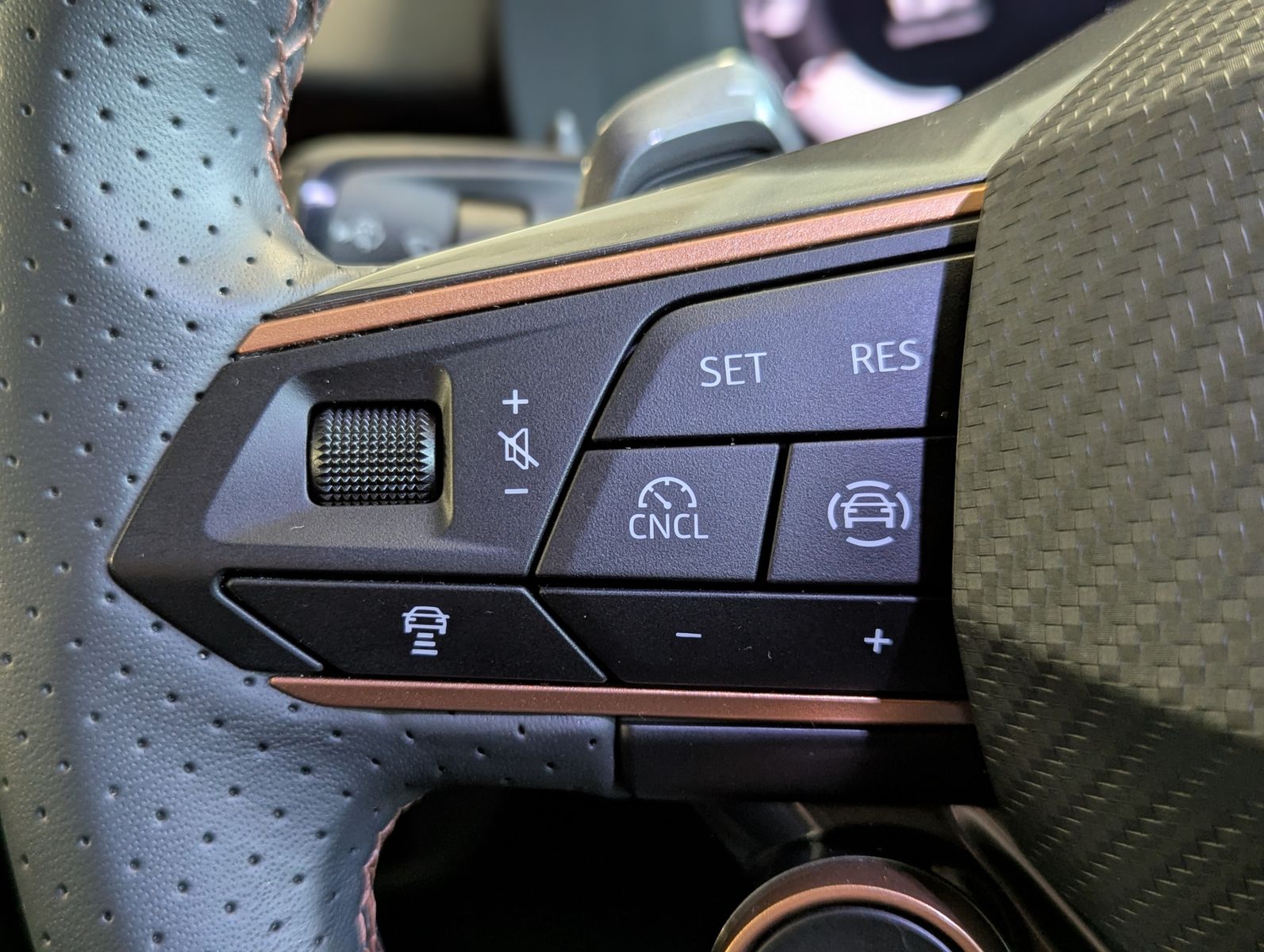 CUPRA Terramar 1.5 eTSI Sennheiser Edge-Paket HUD 19" - Image 25