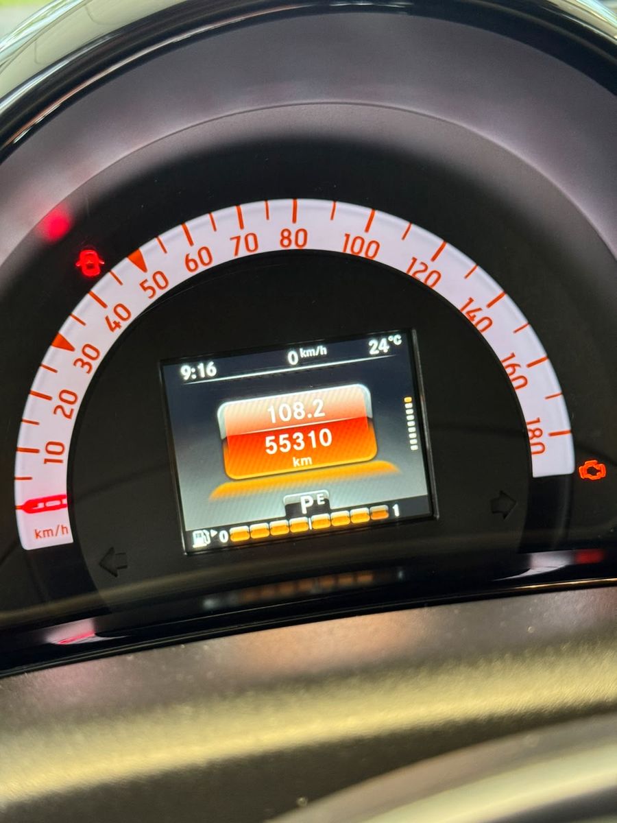 Fahrzeugabbildung Smart ForTwo fortwo cabrio Basis - mit KI generiert/bearbeitet