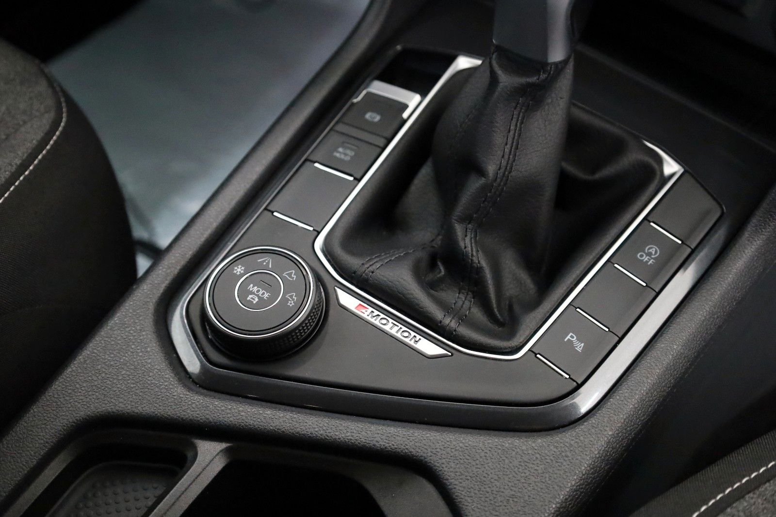 Fahrzeugabbildung Volkswagen Tiguan Allspace Move 4Motion,Navi,LED,Kamera,ACC