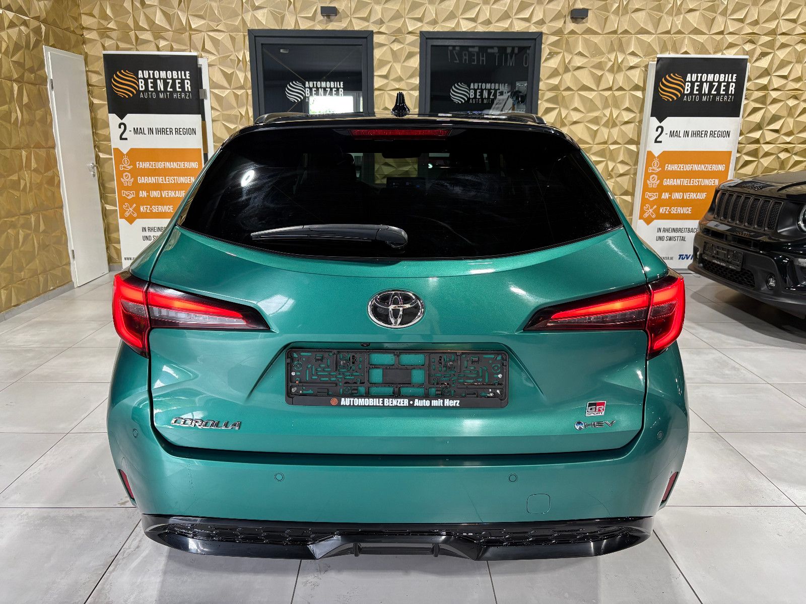 Fahrzeugabbildung Toyota Corolla Touring Sports 2.0 Hybrid GR Sport/APPLE