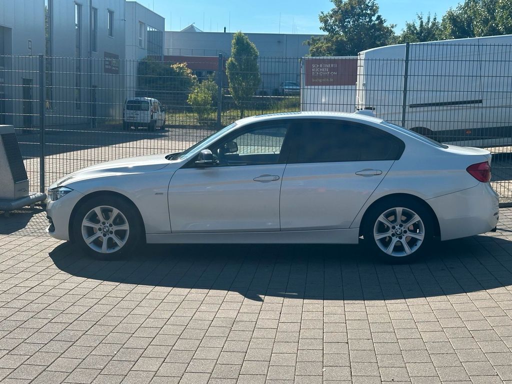 Image of BMW 320