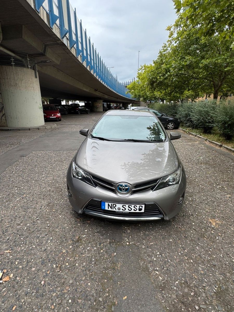 TOYOTA Auris