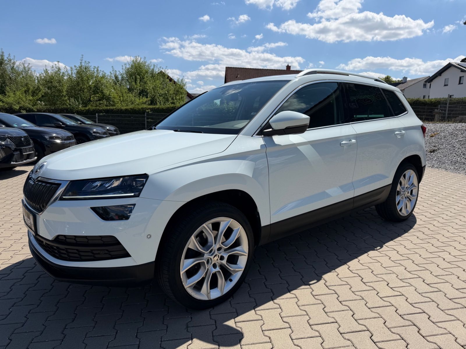 Fahrzeugabbildung SKODA Karoq 2.0 TDI Style°4x4°AHK°DSG°Pano°LED°Kamera°