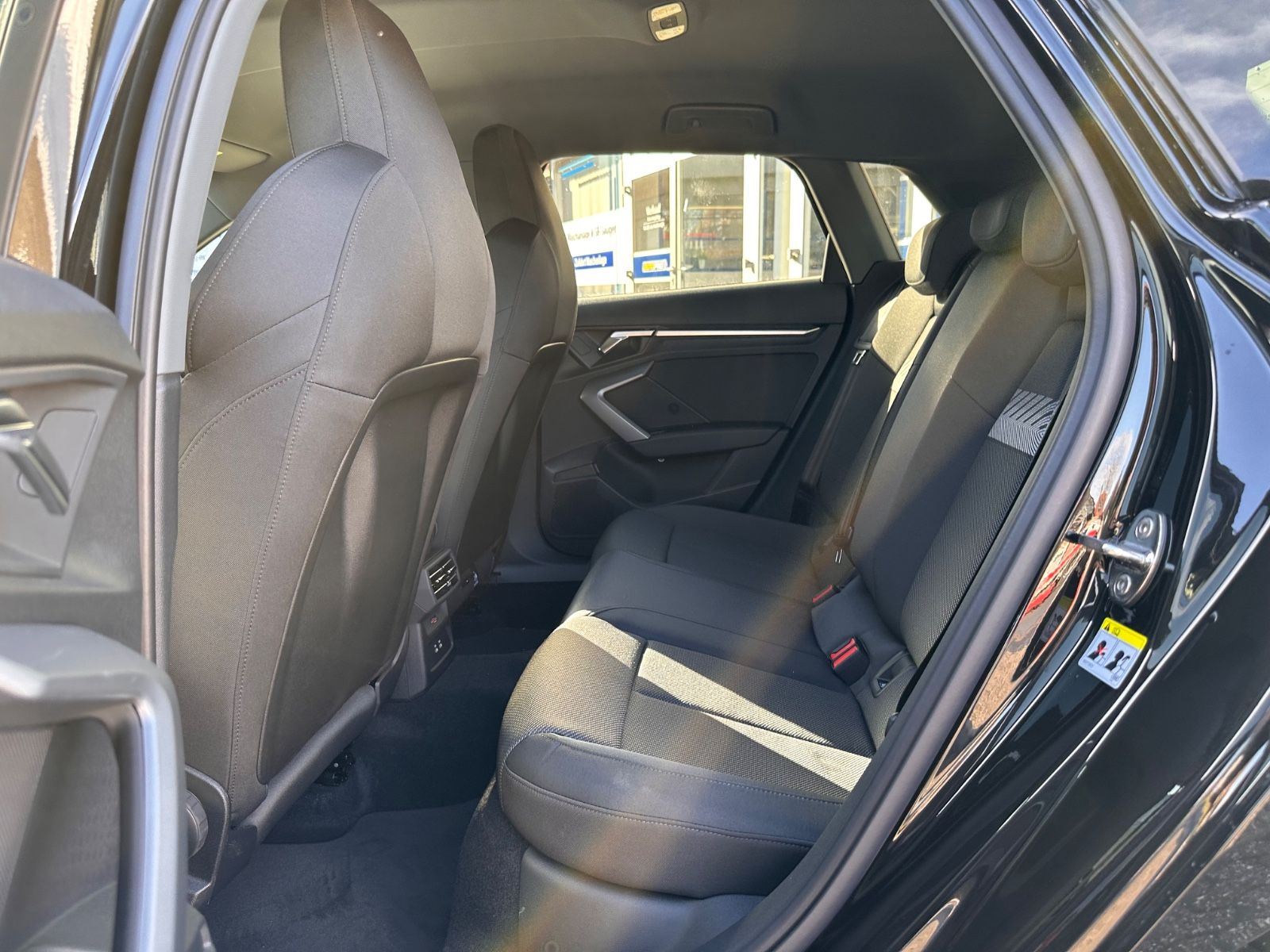 Fahrzeugabbildung Audi A3 Sportback 35 TFSI S line S Tron. Navi/ACC/LED